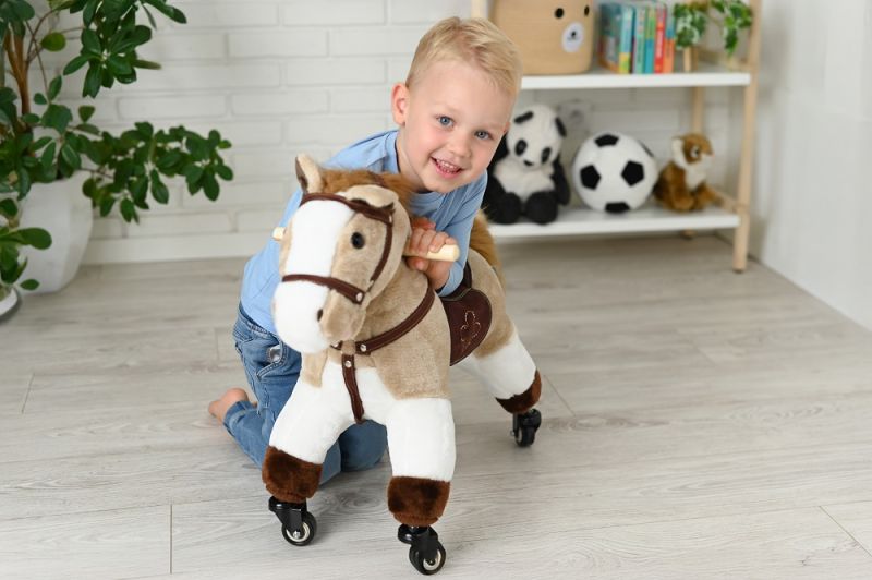Konik Mustang na kółkach